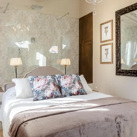 Moro Suite, Classy And Romantic In * Lucca
